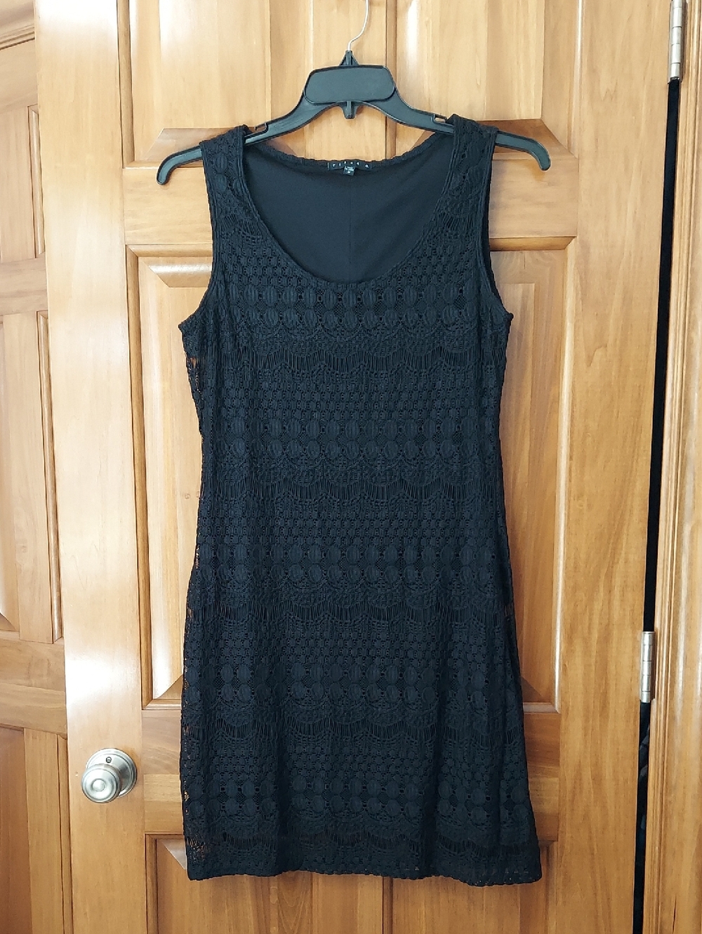 Tiana B. Soft Lace Black Sleeveless, Evening Dress, Size Medium, Like New